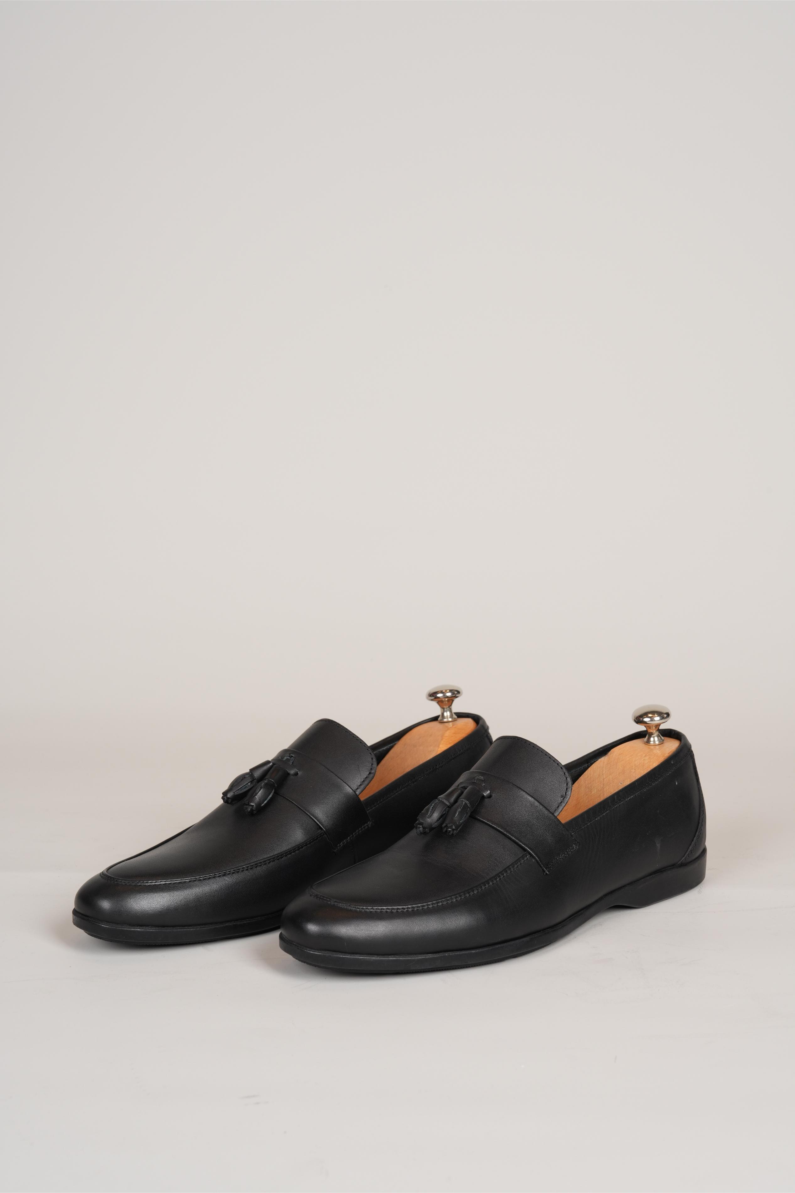 Varda tassel loafer in black | Flamingo Fits
