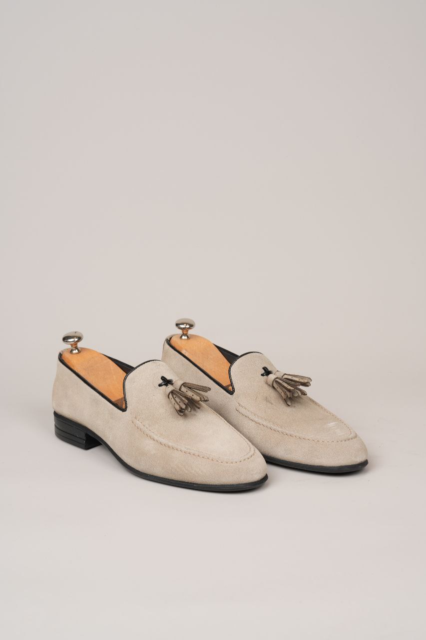 Trio beige sued tassel loafer in beij | Flamingo Fits