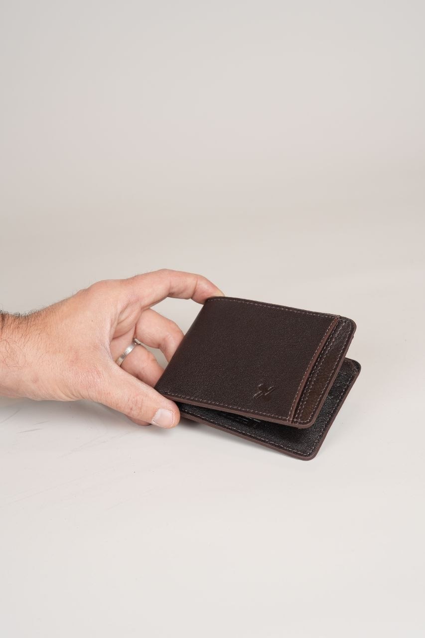 Brown bi-fold leather wallet in brown | Flamingo Fits