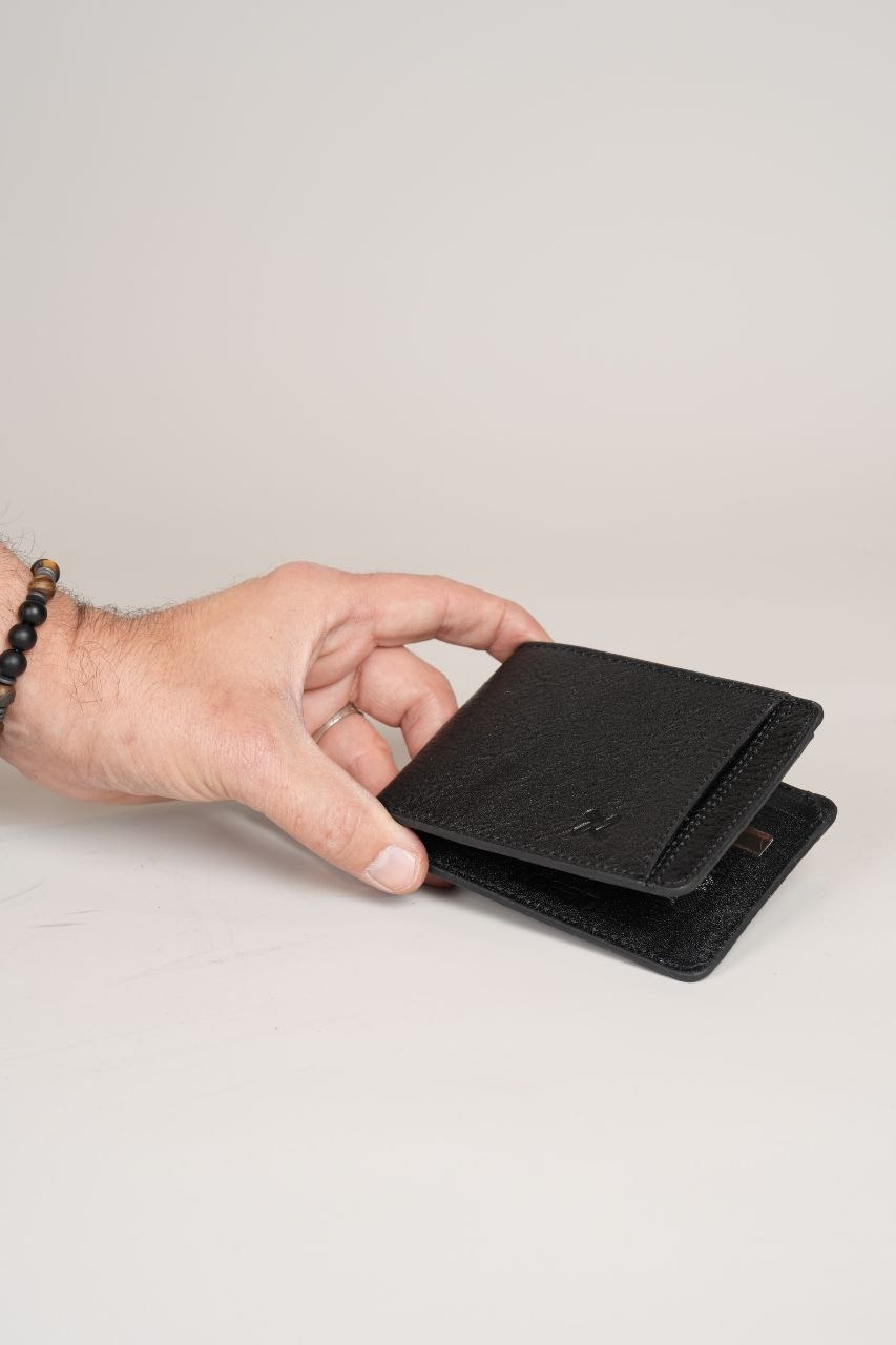 Black bi-fold leather wallet in black | Flamingo Fits