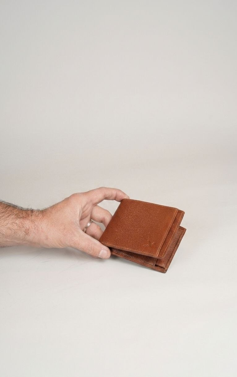 Havan bi-fold leather wallet in havan | Flamingo Fits