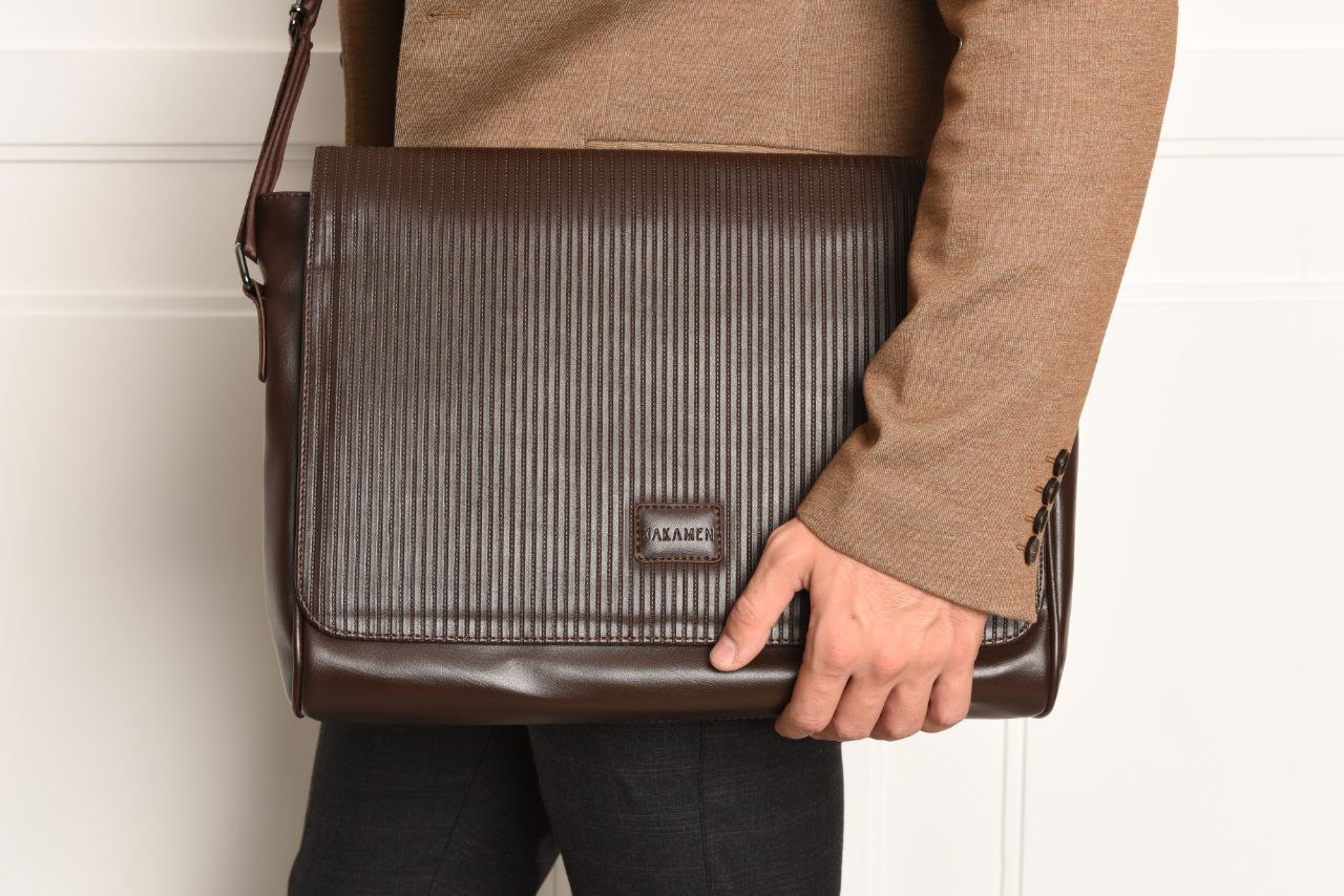 Cross body nessenger bag