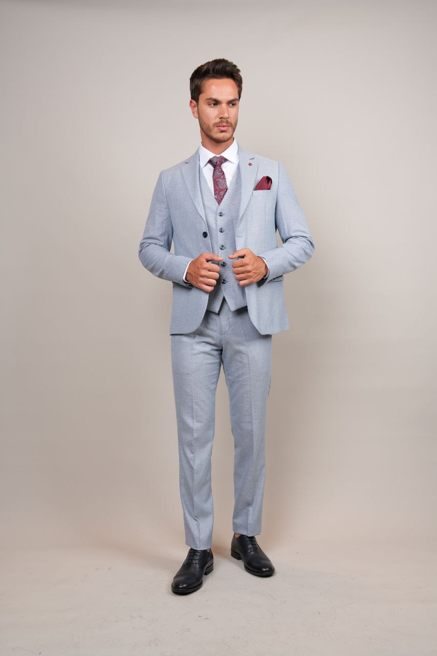Three-piece blue suit in blue | Flamingo Fits