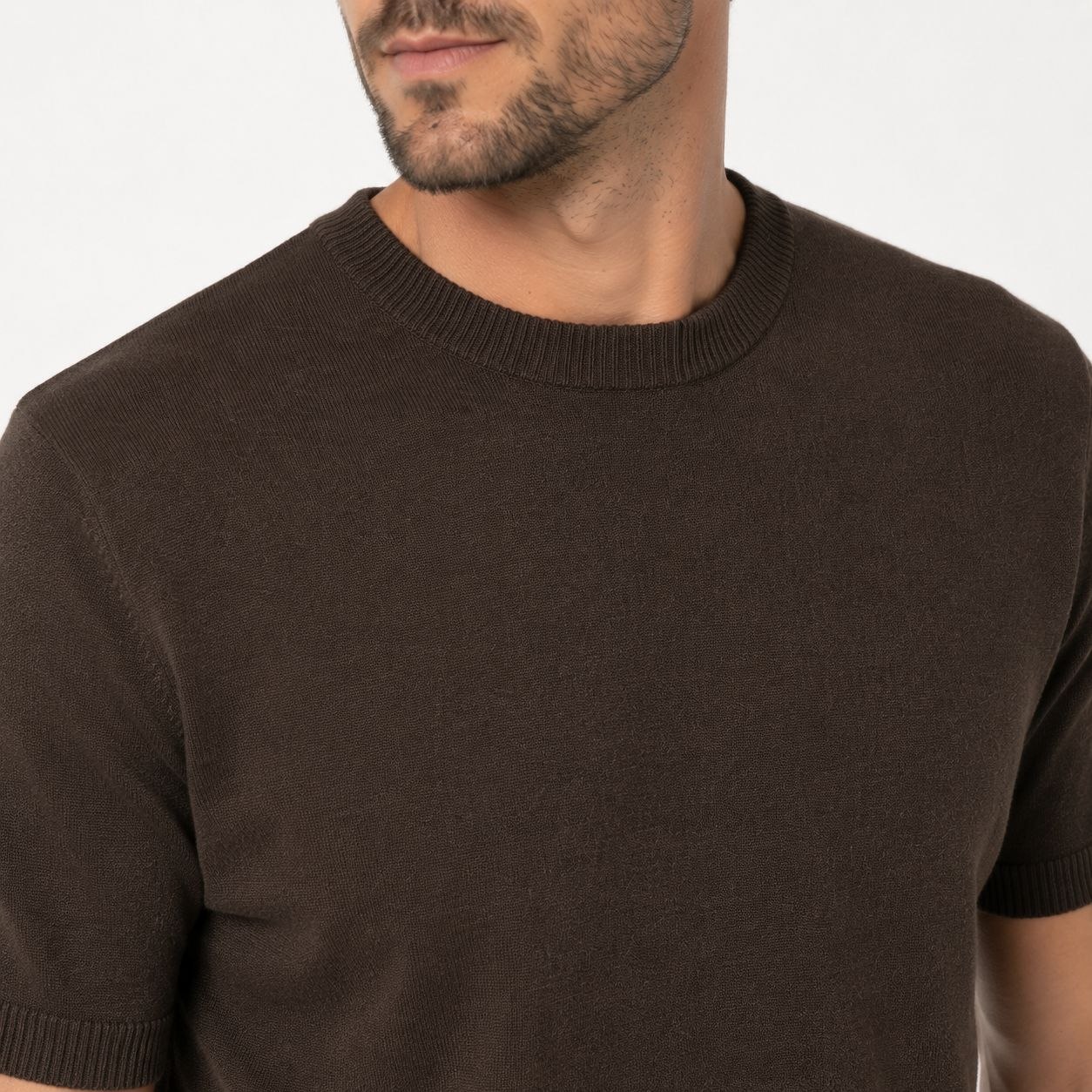 Brown basic fine knit round neck tshirt in brown | Flamingo Fits