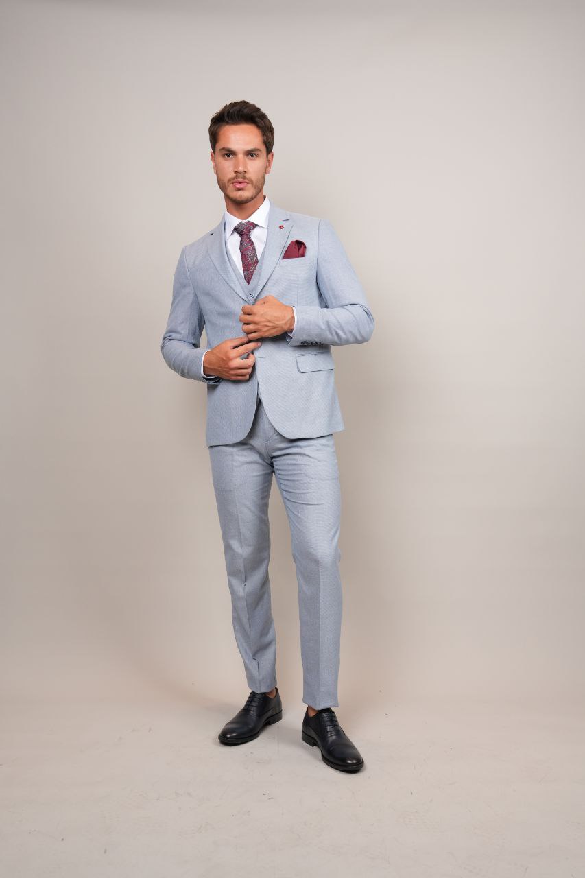 Three-piece blue suit in blue | Flamingo Fits