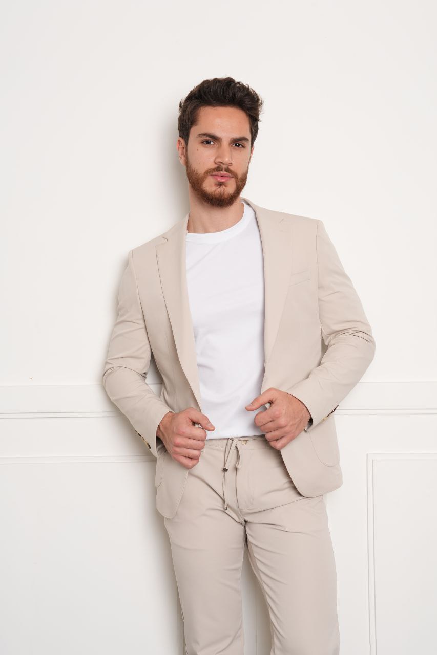 Beige peaked casual two-piecss suit in beij | Flamingo Fits