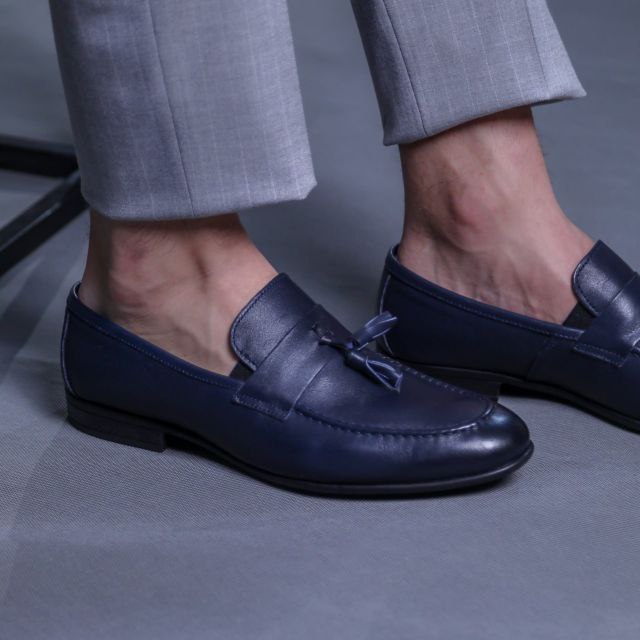 Varda navy classic tassel loafer in navy | Flamingo Fits