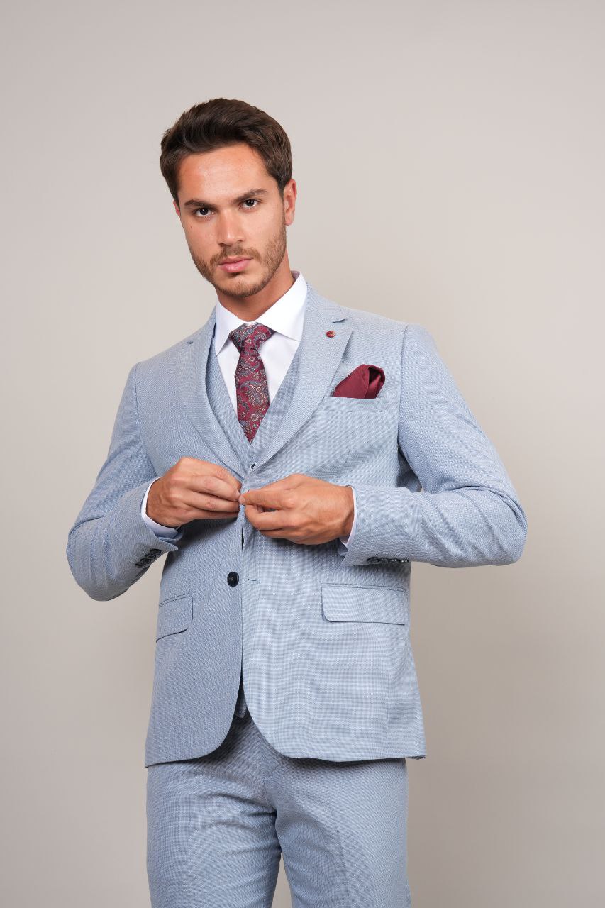 Three-piece blue suit in blue | Flamingo Fits