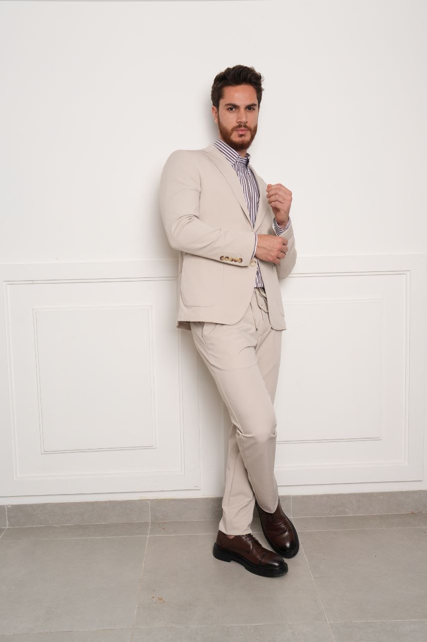 Beige peaked casual two-piecss suit in beij | Flamingo Fits