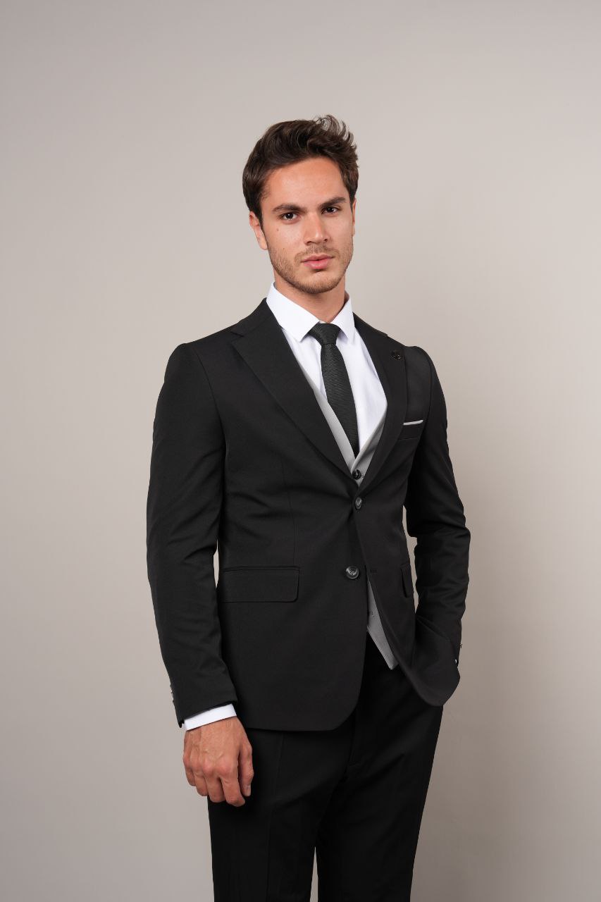Black Sleek Three Pieces Suits